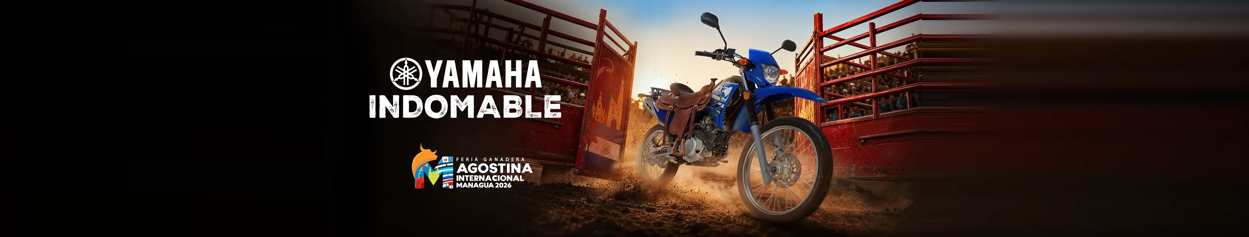 Yamaha Indomable: una XTZ 125 azul con montura de cuero saliendo de un corral de rodeo entre polvo, en la Feria Ganadera Agostina Internacional Managua 2026