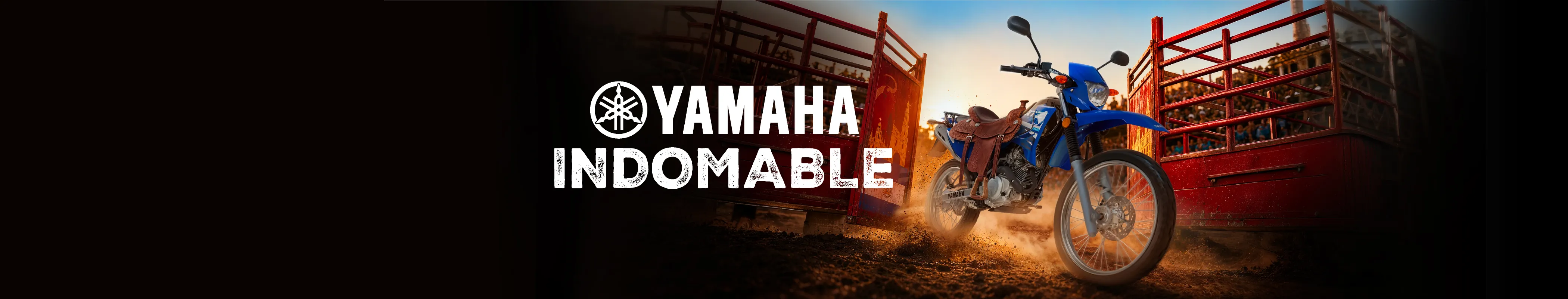 Yamaha Indomable: una XTZ 125 azul con montura de cuero saliendo de un corral de rodeo entre polvo